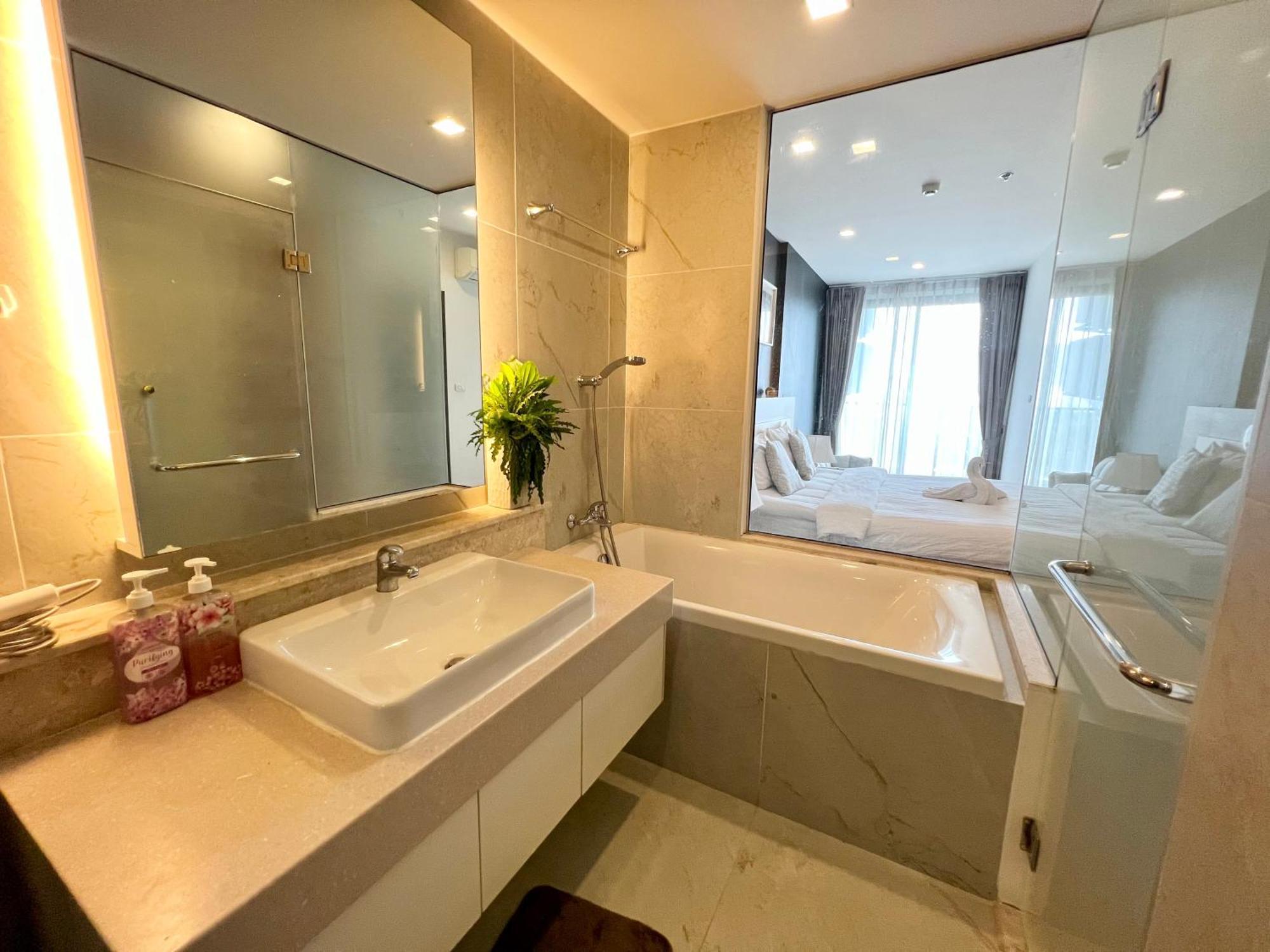 Cozy Luxury Condo @ The Astra Chiang Mai Exteriör bild